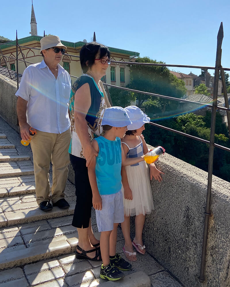 Mostar Stari Most met kinderen